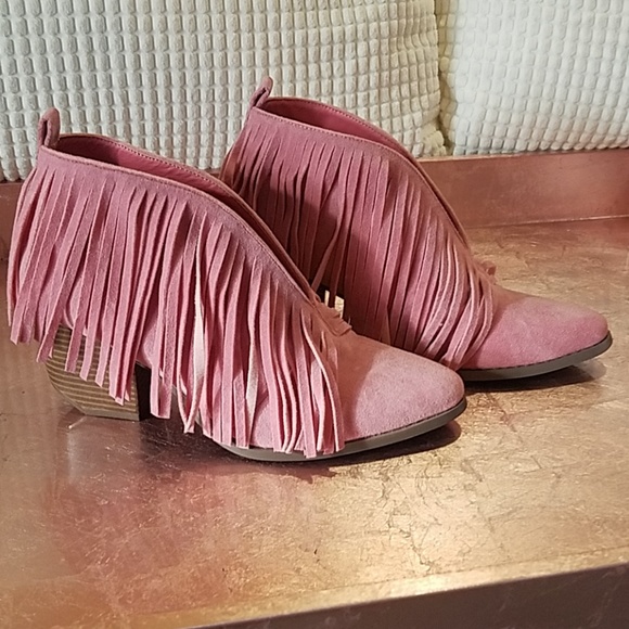 Beast Fashion Shoes - NEW Beast 8 pink fringe ankle bootie boho western
